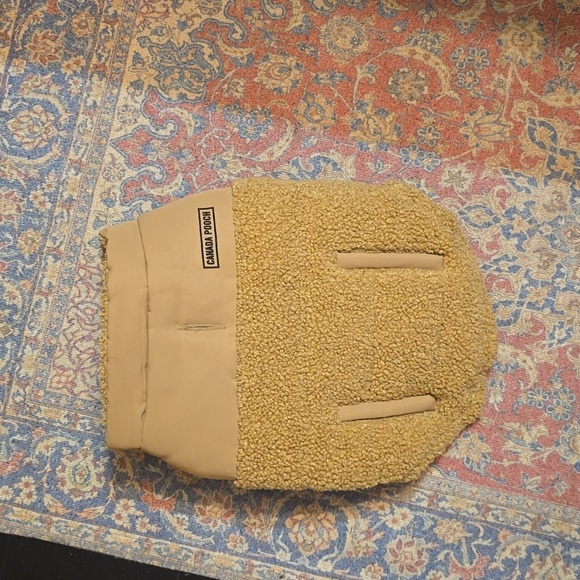 Canada pooch puffer coat - Picture 5 of 5